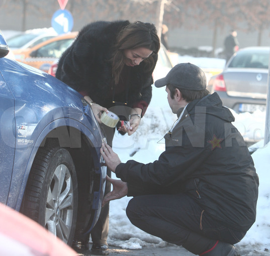 Singurul bărbat cu care s-a „afişat“ fosta femeie de televiziune în ultima vreme a fost angajatul unei benzinării