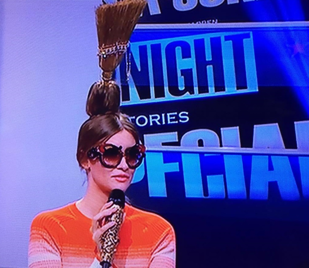 Iulia Albu a venit cu mătura în cap