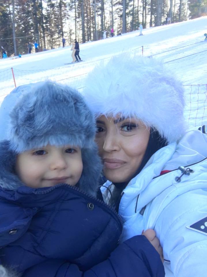 Prezentatoarea emisiunii ”WOWbiz”, de la Kanal D, are un băieţel, David (2 ani şi 9 luni)