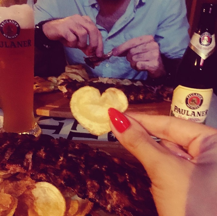 Andreea Mantea a dezvăluit cine e bărbatul cu care a ieşit la muncă