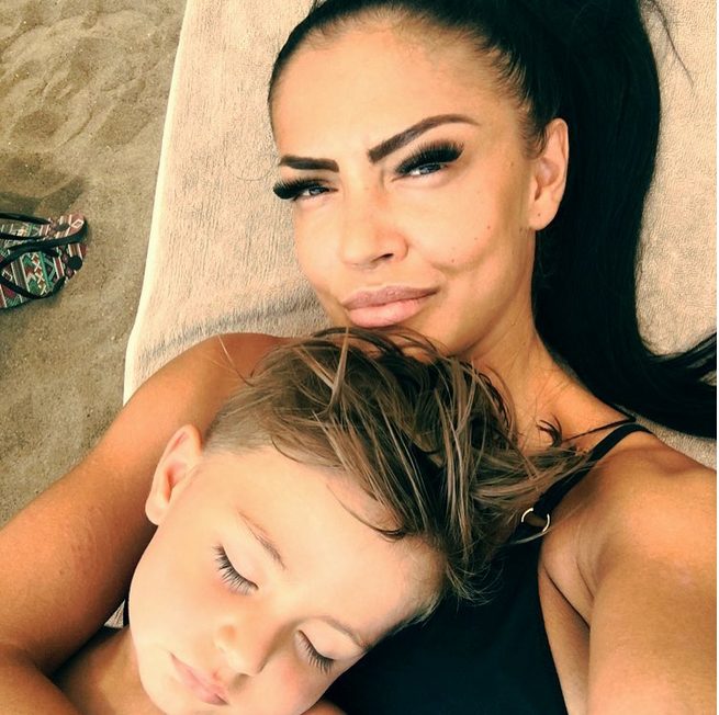 Andreea Mantea, acuzată că şi-a modificat pomeţii