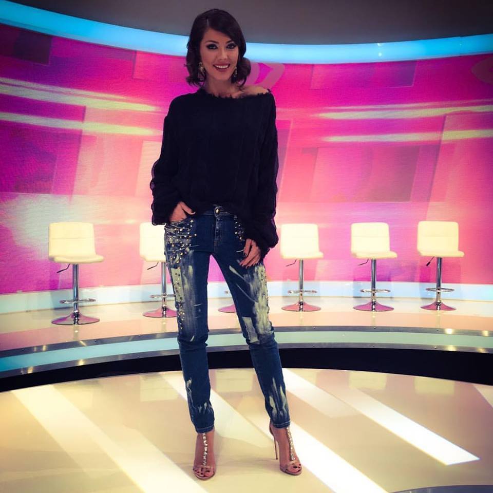 Ilinca Vandici şi-a ascuns burtica de gravidă cu ajutorul unei perechi de jeanşi