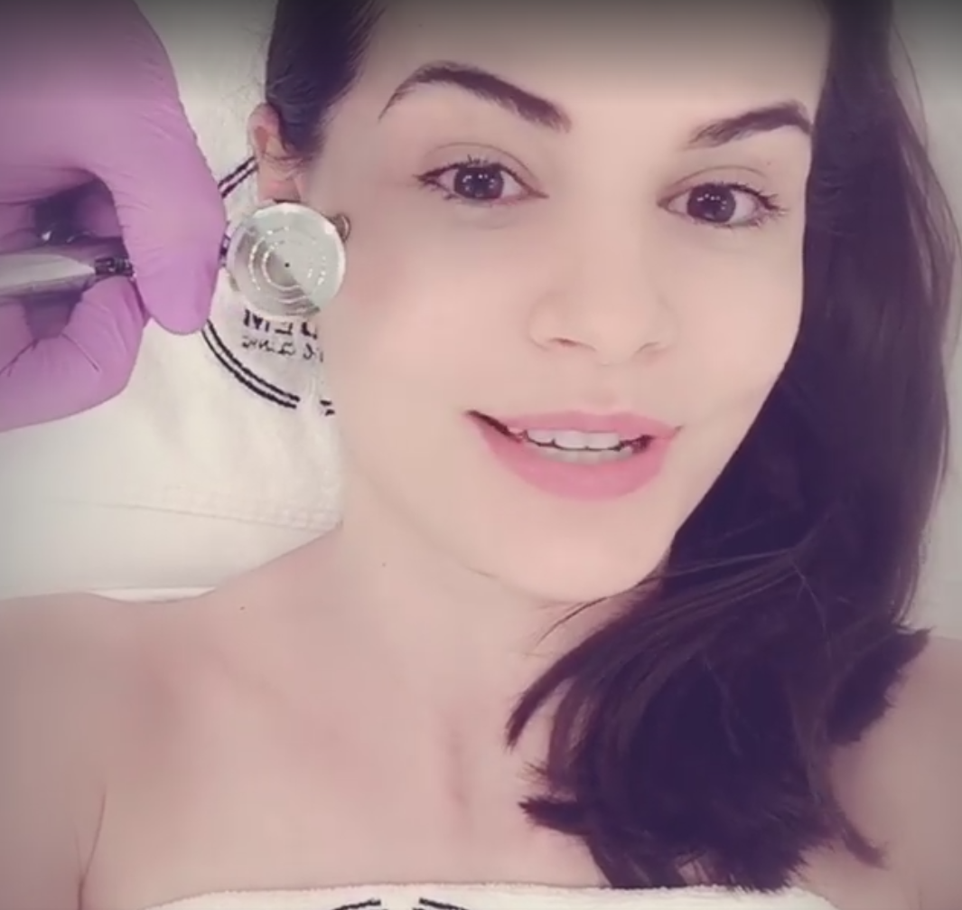 Monica Gabor urmează tratamente de specialitate împotriva îmbătrânirii pielii