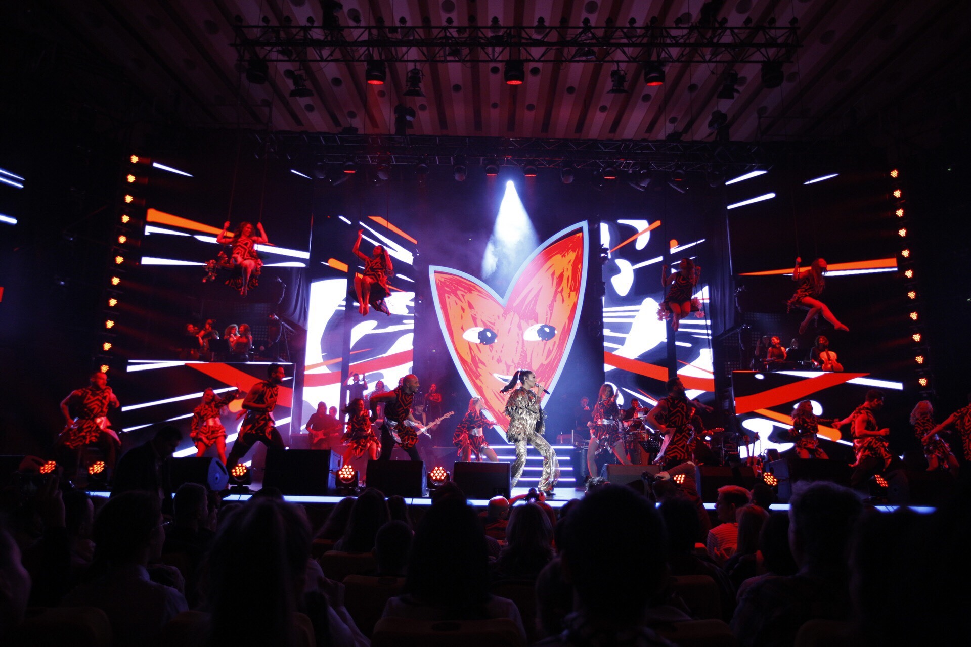 Andra a susţinut un show de excepţie la Sala Palatului