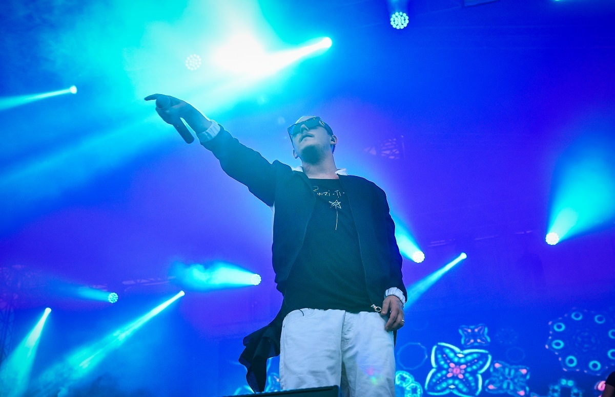 What's Up a chemat-o pe scenă pe Andra (Sursă foto: Tribuna)