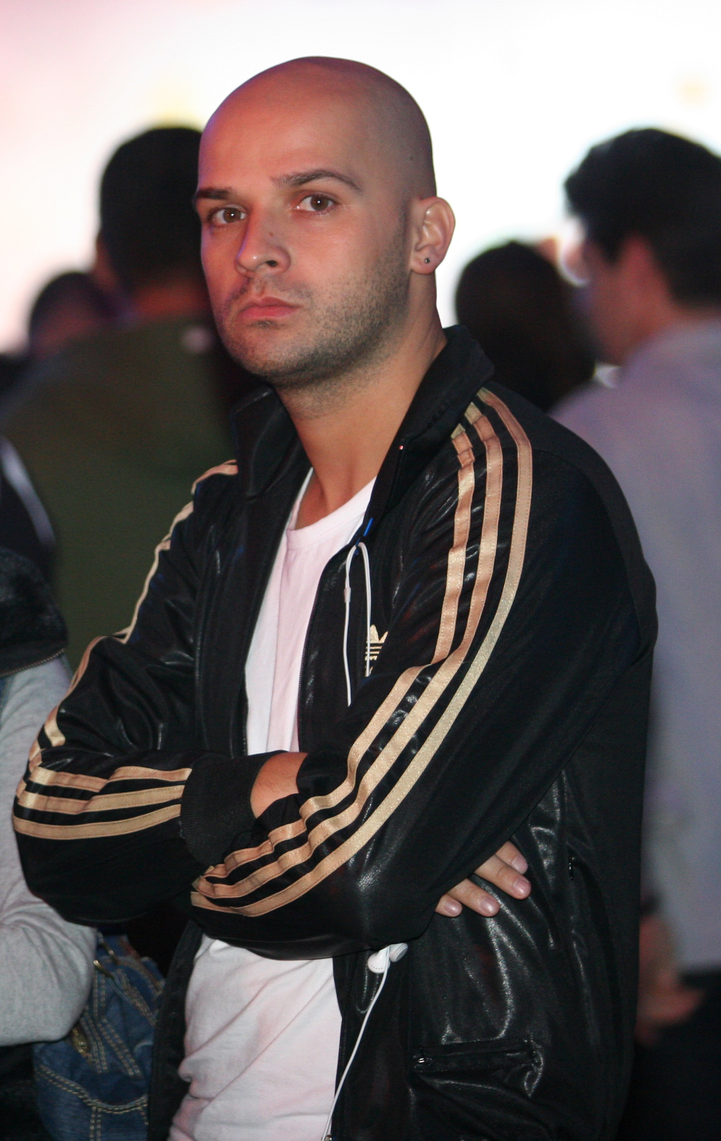 Aparitiesoc pe strazile Capitalei! Andrei de la Alb Negru se