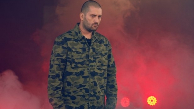 Antena 1 a hotărât să-i rezilieze contractul lui CHELOO! Solistul, dat ...