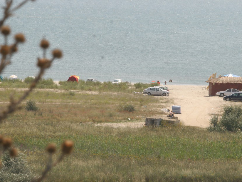 Se majorează semnificativ amenzile! Cât vor trebui să plătească turiștii care campează la Vadu sau Corbu