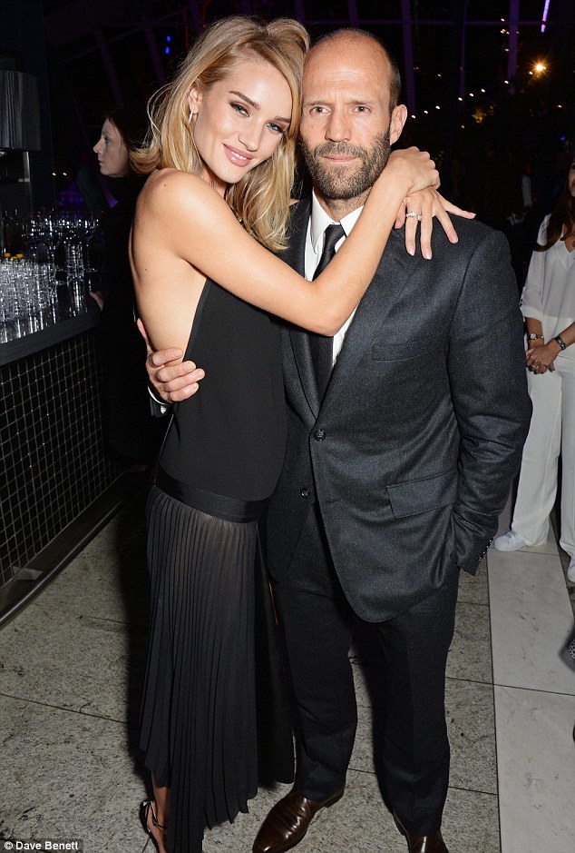 Imagine Stire Jason Statham, din nou tată. Iubita lui, modelul Rosie Huntington, a născut o fetiță | 2review.ro