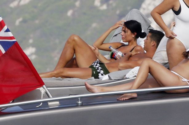 Georgina Rodriguez, încă o apariție de infarct! Cum s-a lăsat pozată iubita lui Cristiano Ronaldo | GALERIE FOTO