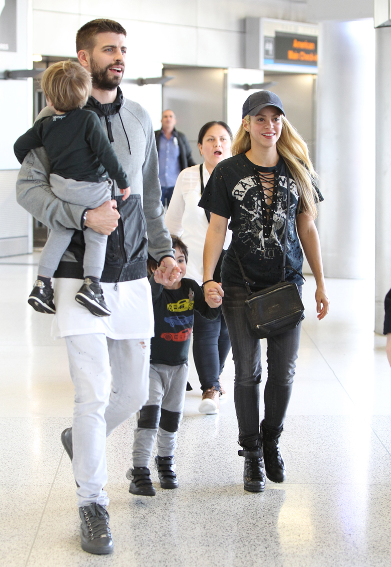 Shakira, Gerard Piqué și cei doi copii. Sursă foto: Instagram