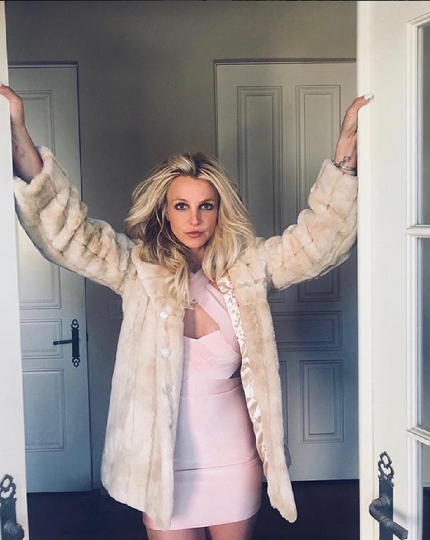 Imagine Stire Britney Spears, în sfârşit liberă! A ieşit de sub tutela tatălui său după 13 ani | 2review.ro