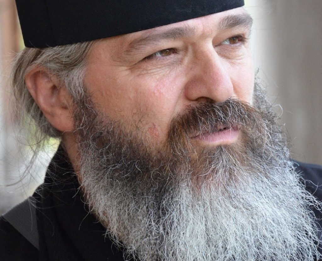 Imagine Stire Sfaturile unui preot pentru cei care vor să se protejeze eficient de COVID-19: „O gură de ţuicuţă după ce ai luat…” | 2review.ro