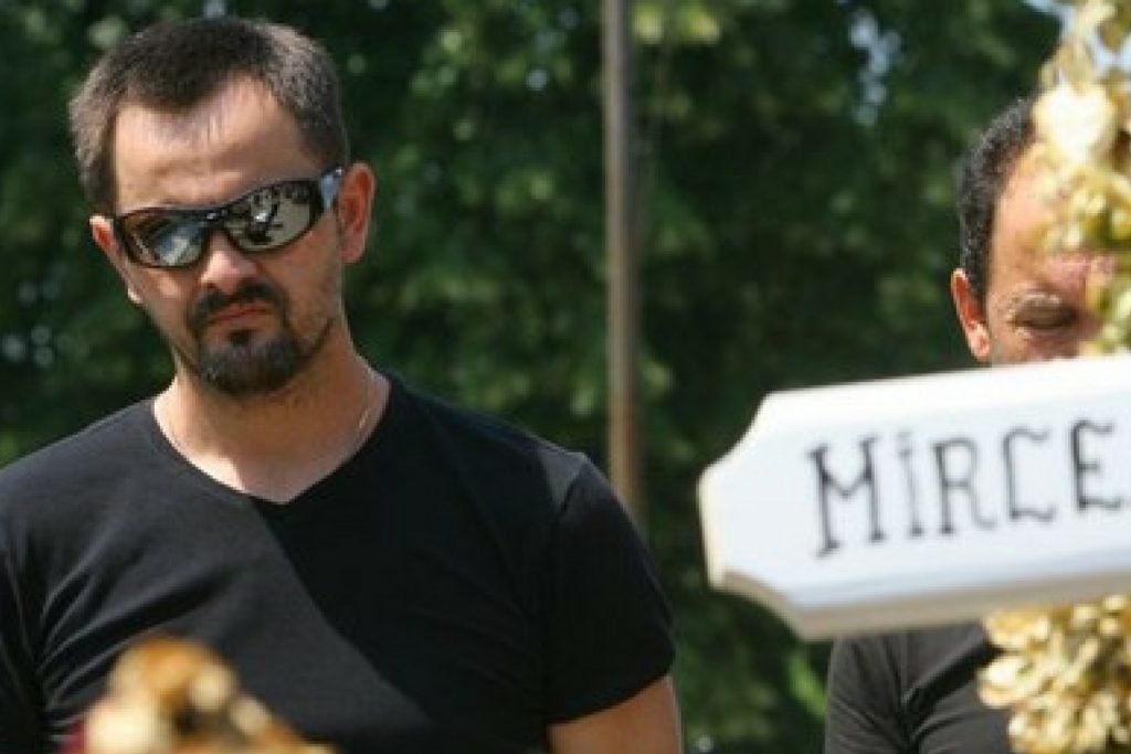 Imagine Stire Fratele Mădălinei Manole, distrus de durere! Ce mesaj a transmis la un an de la moartea tatălui său | 2review.ro