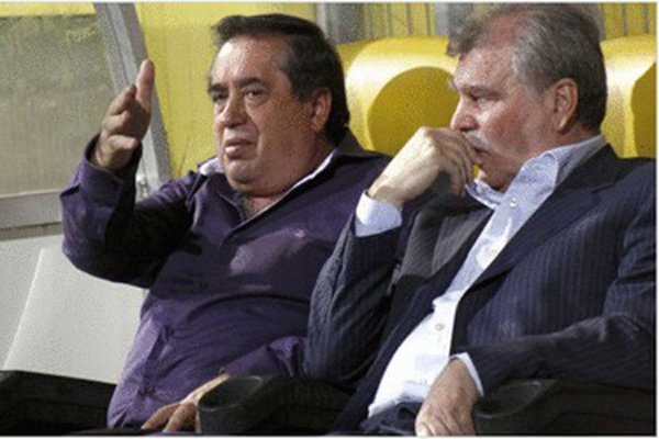 Ioan Niculae, pe vremea când nu avea probleme cu băncile, alături de Dinu Gheorghe, președintele clubului
