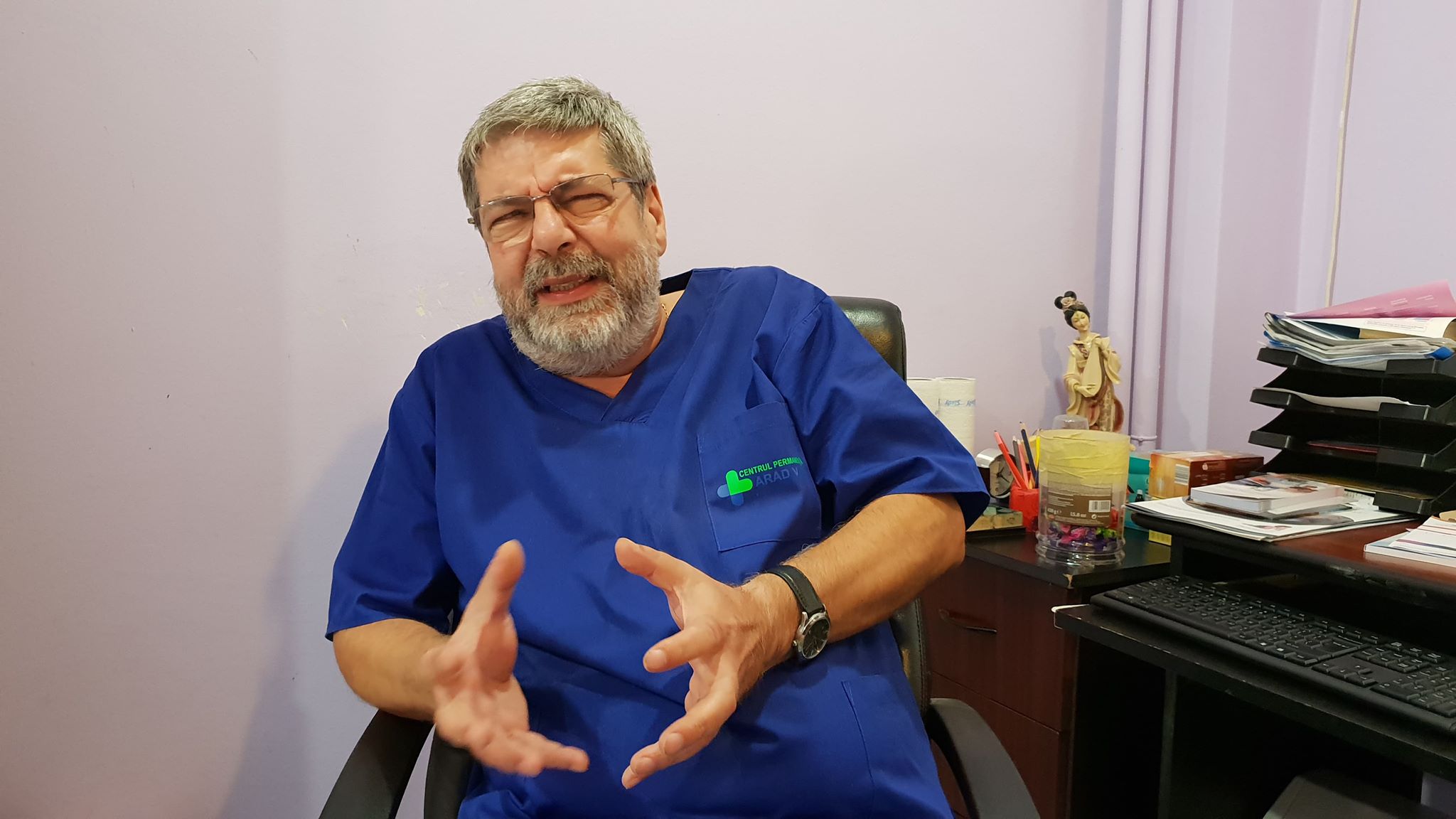 Povestea Medicului ArÄƒdean Care Vrea SÄƒ Se FacÄƒ Brancardier