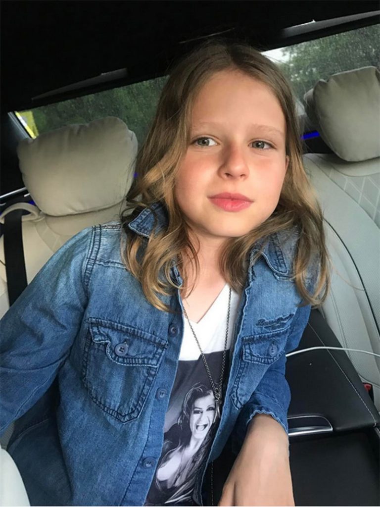 Imagine Stire Laurențiu Reghecampf Jr. neagă vehement că părinții lui vor divorța: “Mami și tati sunt bine, unii oameni încearcă mereu să-i denigreze” | 2review.ro