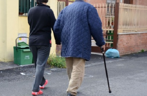 Ce a făcut o badantă moldoveancă, după ce bărbatul pe care îl îngrijea a murit. Familia a dat-o în judecată imediat