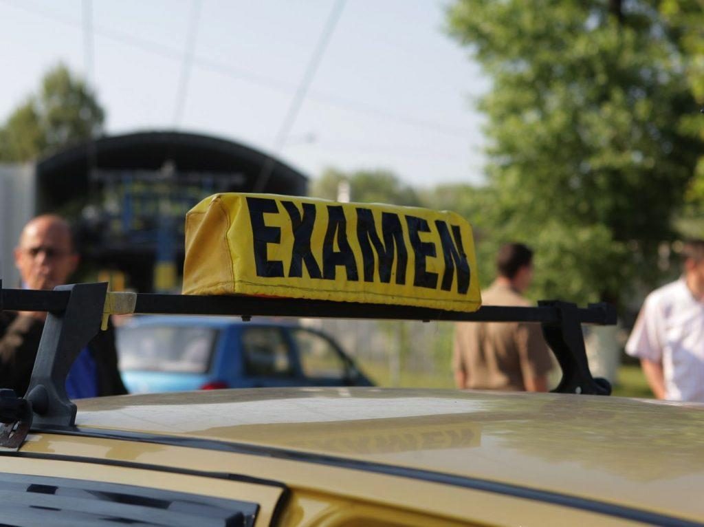 Cum a vrut un tânăr din Giurgiu să obţină permisul de conducere. Poliţiştii au descoperit totul