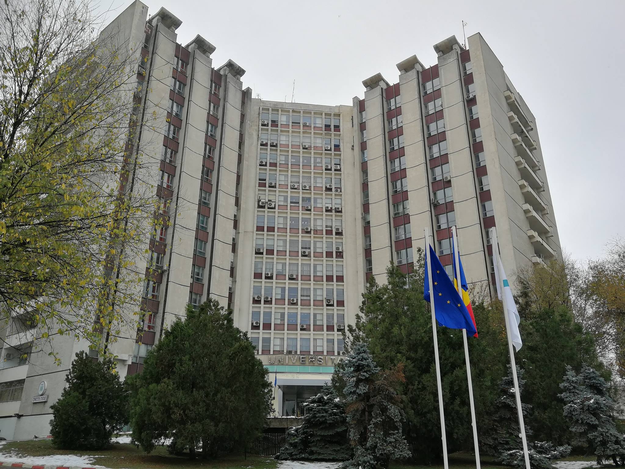 Suub Caz de tumoră tiroidiană gigantă, rezolvat de o echipă ...