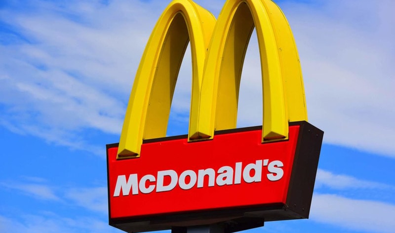 Cât a ajuns să coste un sos de la McDonald’s la Moscova. Compania a anuntat retragerea din Rusia