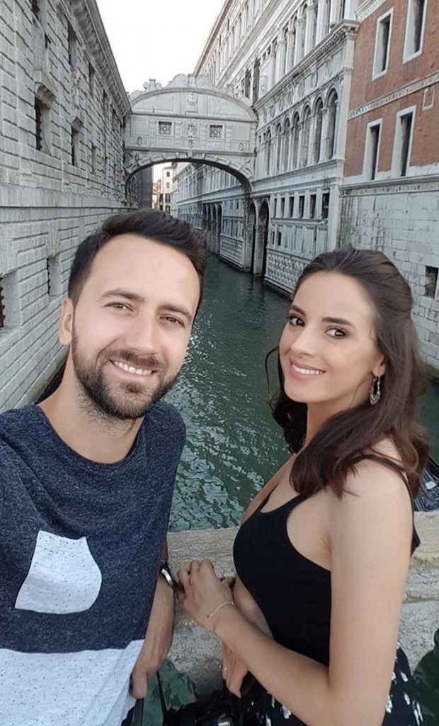 Imagine Stire Nuntă mare la Pro TV! Ramona Păun se căsătorește cu iubitul ei, Cosmin. Detalii despre rochia de mireasă | 2review.ro