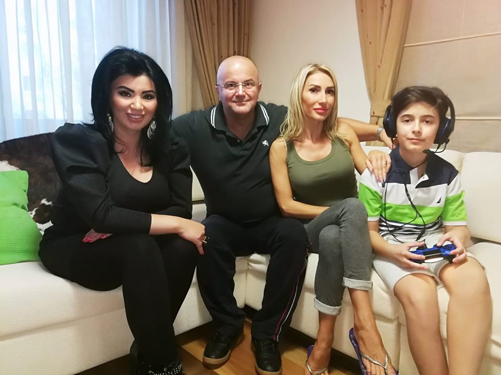 Așa arată acum Axinte de la Vacanța Mare, după ce și-a făcut liposucție. Sursa foto: Facebook