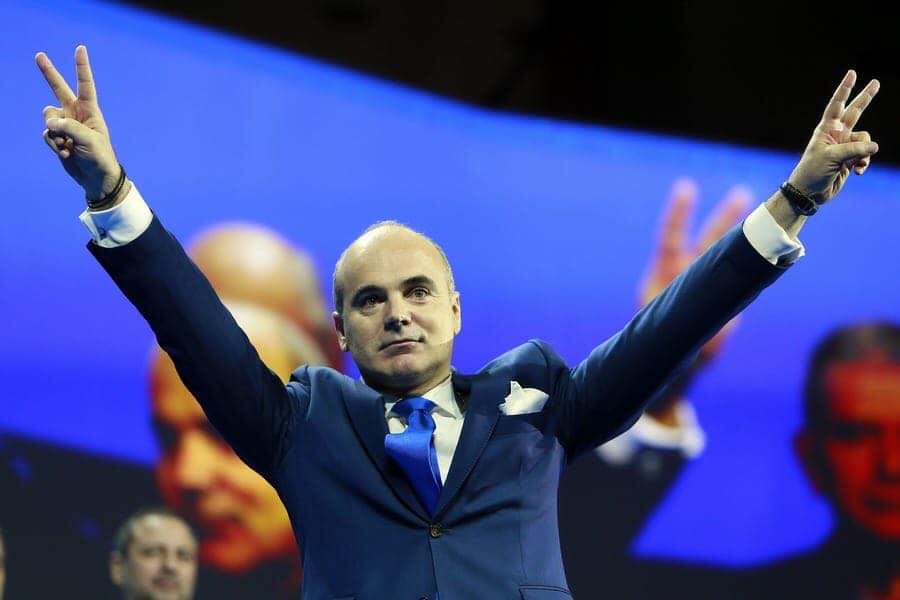 Imagine Stire Rareș Bogdan, cerere neobișnuită către Guvern: „Trebuie redeschise bisericile. Am nevoie să mă duc la sfânta mânăstire” | 2review.ro