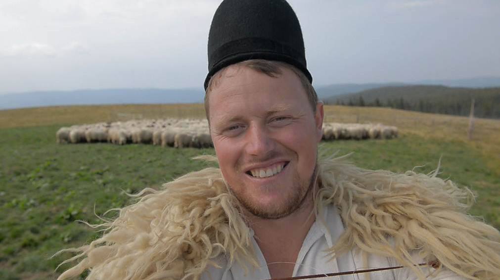 Imagine Stire Îţi mai aminteşti de Ghiţă Ciobanul, din reclama Vodafone? Din ce face bani acum, după ce s-a lăsat de meseria care l-a făcut celebru | 2review.ro