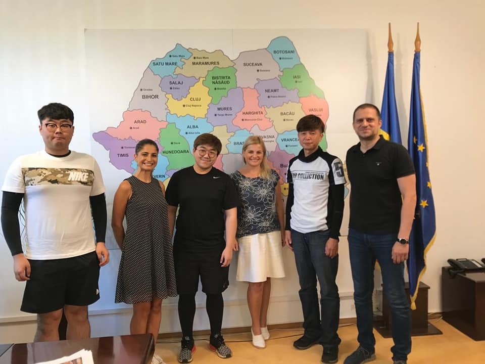 Cei trei jurnaliști din Coreea de sud, întâlnire de gradul zero cu oficiali din Ministerul Turismului din România © Facebook