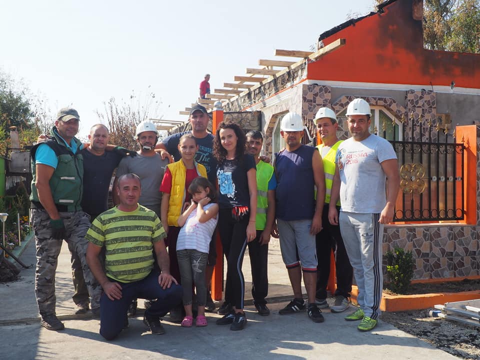 Voluntarii și pompierii s-au mobilizat pentru Simona și familia ei