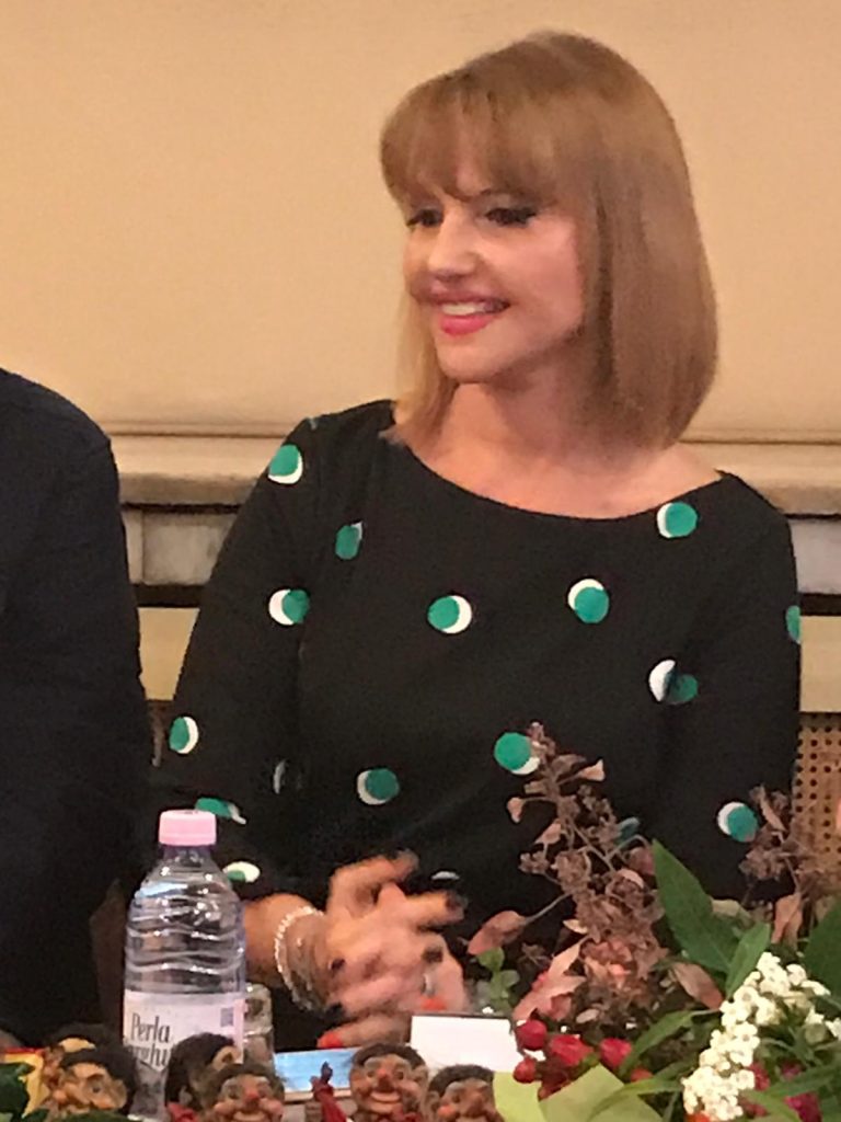 Imagine Stire Fiul Marinei Almășan câștigă de cinci ori mai bine decât mama lui. Ce a declarat prezentatoarea.„E și foarte bun pe ce face” | 2review.ro