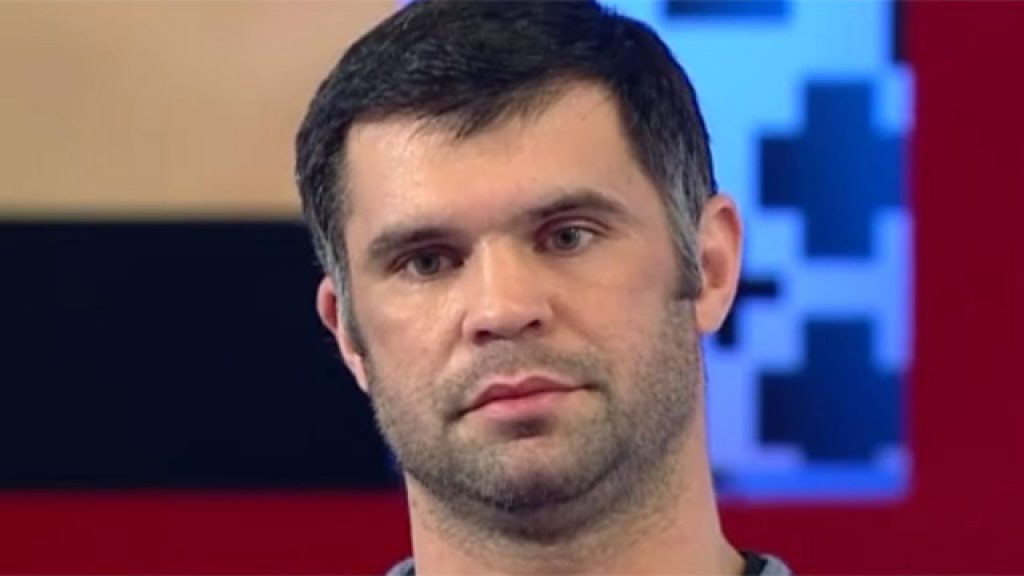 Imagine Stire Daniel Ghiță, în doliu! “A murit, toată viața m-a educat cu credință!” Imagini sfâșietoare cu sportivul la cimitir | 2review.ro