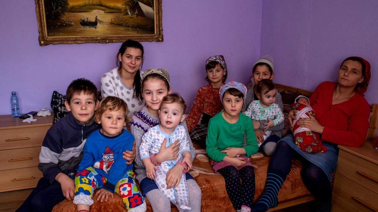 Georgiana Văcaru a făcut 20 de copii în 24 de ani. Cum reușește să le țină  minte numele tuturor - Cancan.ro
