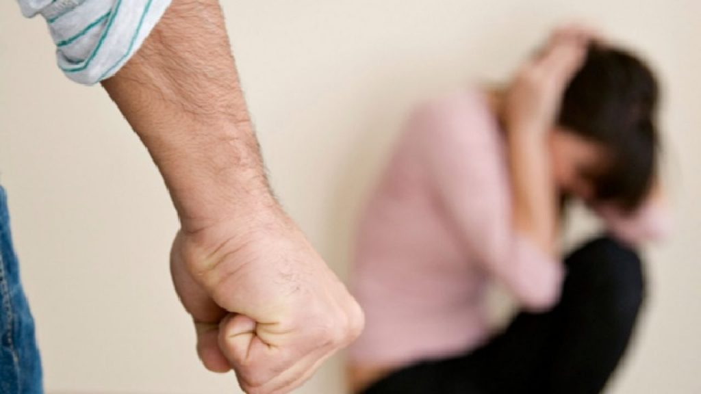 Prin ce chinuri trece o femeie din cauza fostului soţ? Ce sfaturi a primit de la oamenii legii: „Agentul care s-a ocupat de caz m-a întrebat dacă nu mi-e milă de el, sfătuindu-mă să îl primesc în casă”