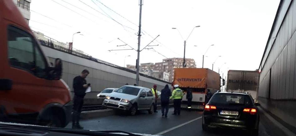Accident de circulație în București. A fost blocată linia tramvaiului 41