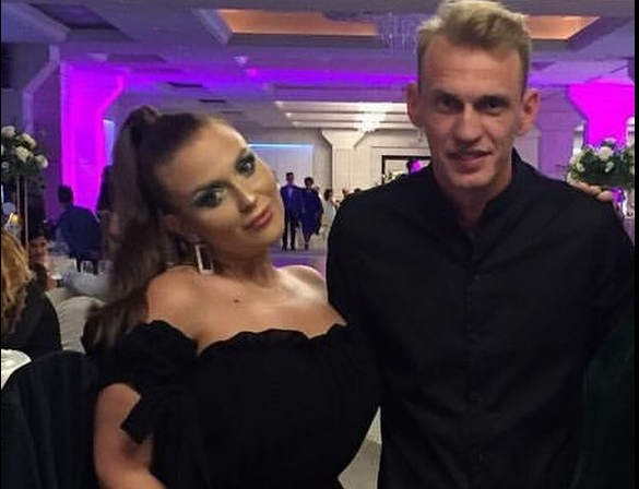 Imagine Stire Atac fără precedent la Oana Radu: ”Mi-e silă de cum calci pe cadavre! Semnat, Keky, fostul cântăreț pe tocuri, transsexual, penibil, cum vrei tu!” | 2review.ro