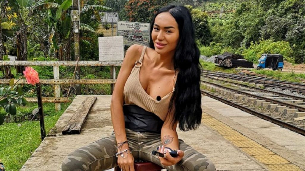 Imagine Stire Ultima fotografie publicată de Margherita de la Clejani a stârnit un val de comentarii răutăcioase. Mama artistei a sărit în apărarea ei, dar fanii au taxat-o și pe ea pentru vocabularul folosit | 2review.ro