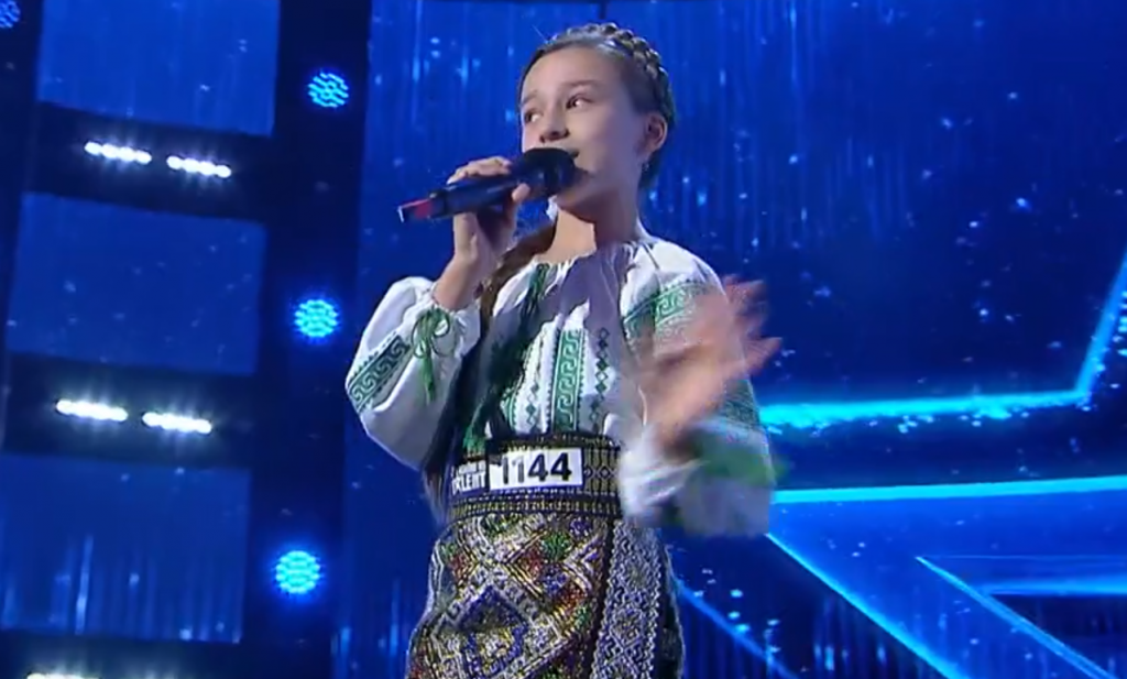 Imagine Stire Românii au talent. Ea e moldoveanca de 9 ani care a ridicat sala în picioare! Cum au reacționat Smiley și Pavel Bartoș + Andra a rămas fără cuvinte VIDEO | 2review.ro