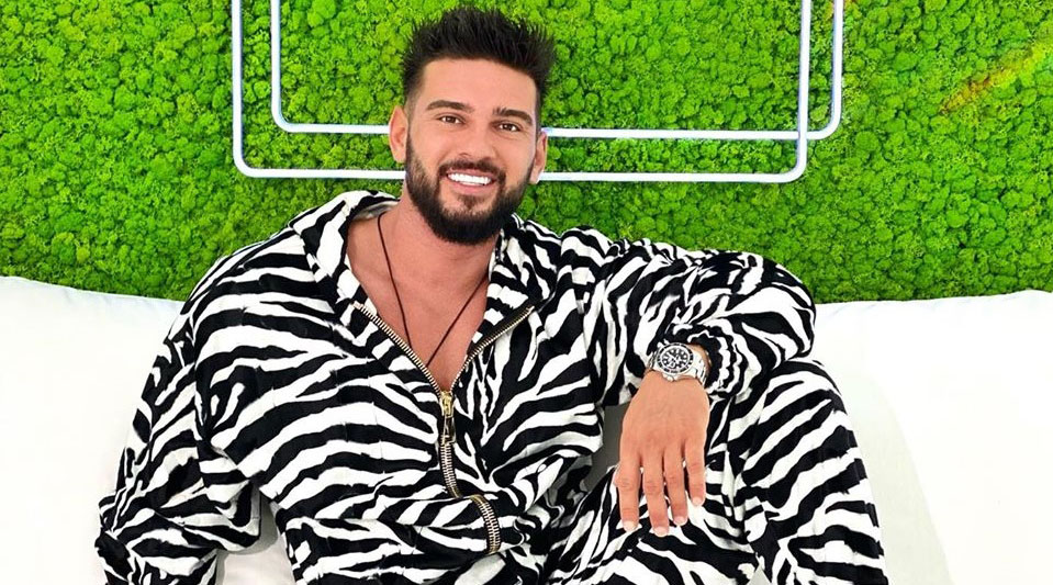Imagine Stire Incredibil! Ce a putut să pună Dorian Popa pe peretele biroului din casa de 300.000 de euro | FOTO | 2review.ro