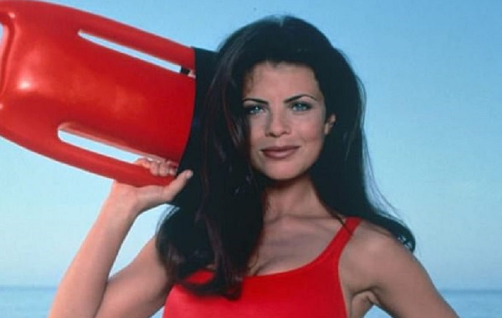 Imagine Stire Incredibil cum arată Yasmine Bleeth, la 20 de ani de când făcea furori în celebrul serial ”Baywatch” | 2review.ro