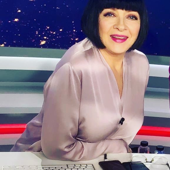 Imagine Stire Neti Sandu, aşa cum nu ai mai văzut-o niciodată la Pro TV! Bot de piţipoancă şi…”Eşti frumoasă” | 2review.ro