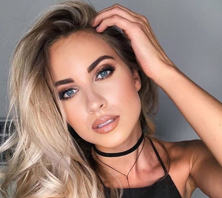 Imagine Stire FOTO: Cine este Otniela Sandu, cea mai SEXY jucătoare de Poker din România?! | 2review.ro