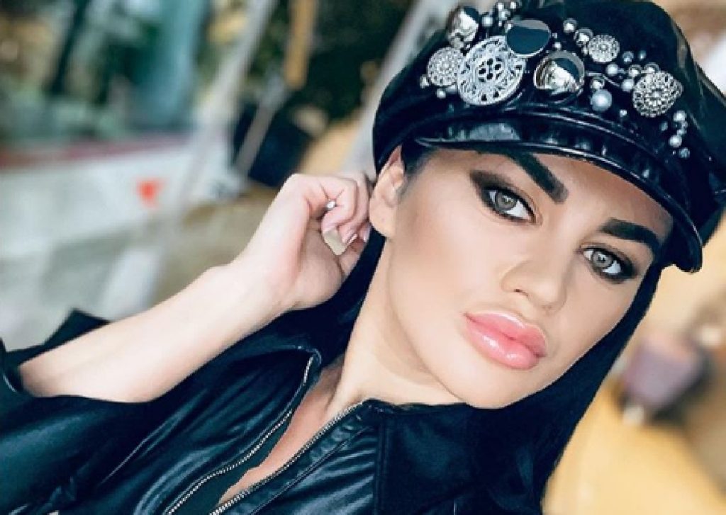 Imagine Stire Carmen de la Sălciua, fără machiaj și cu ochii umflați, la scurt timp de la despărțirea de Culiță! Artista e de nerecunoscut | 2review.ro