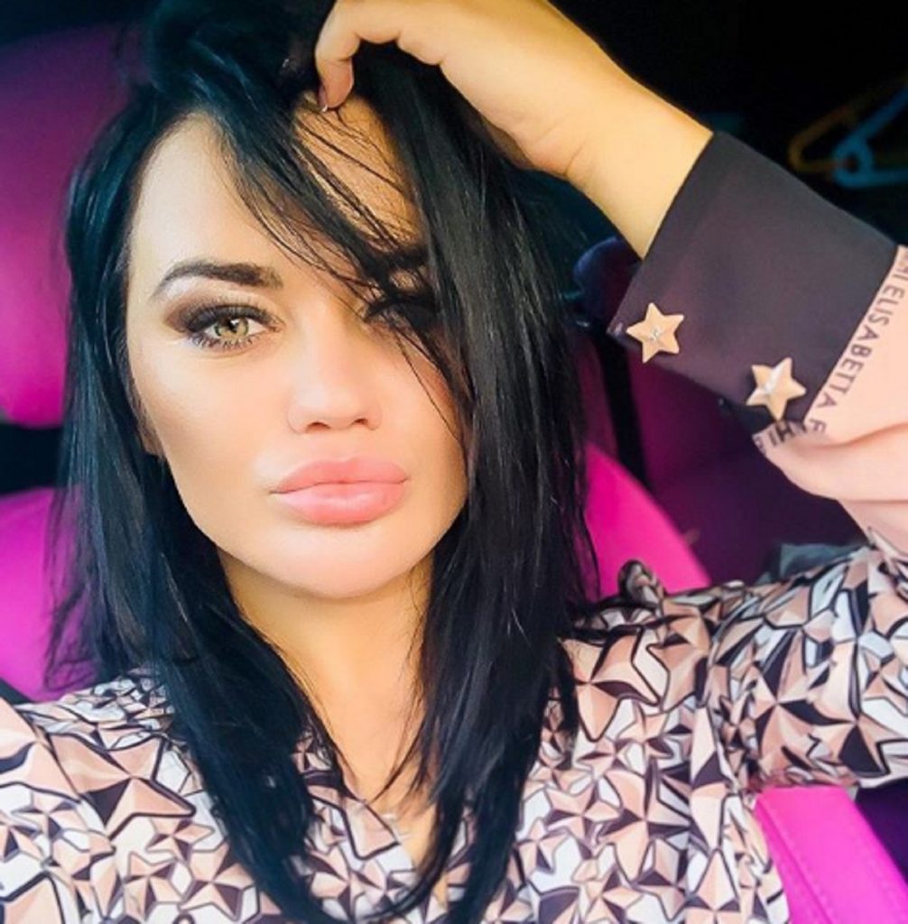 Imagine Stire Carmen de la Sălciua, sexy rău după despărțirea de Culiță Sterp. A pozat în costum de baie și a lăsat la vedere un detaliu super hot | 2review.ro