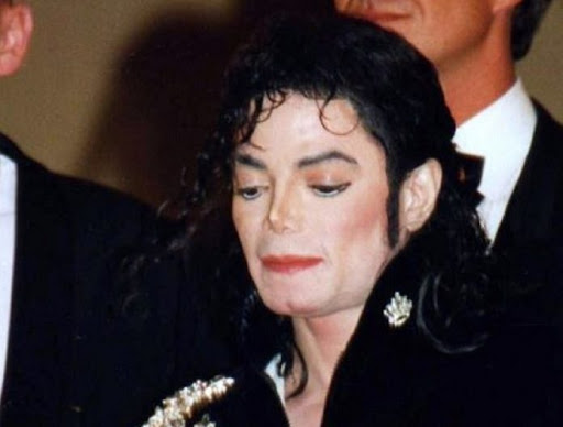 Imagine Stire Detalii șocante au ieșit la iveală! Autopsia lui Michael Jackson: oasele erau zgâriate de ace și era plin de tăieturi pe spate | 2review.ro