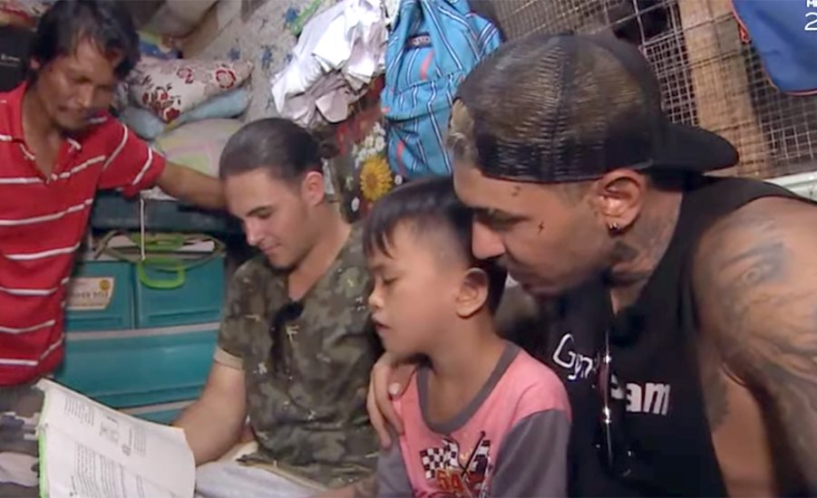Imagine Stire „Coastele sunt organele care…” Alex Velea s-a făcut de râs la Asia Express, încercând să ajute la teme un elev din Filipine | 2review.ro