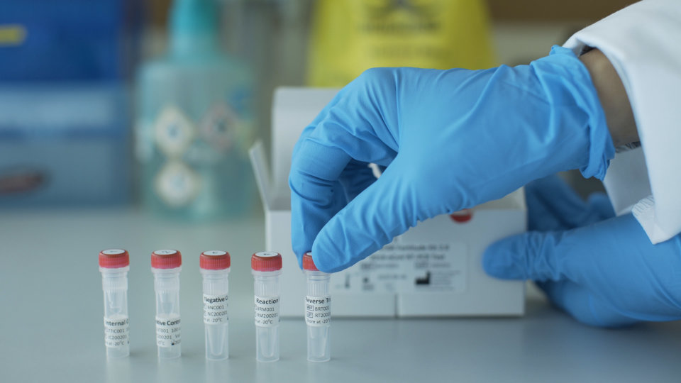 Imagine Stire Îți poți face singur testul de coronavirus! Obligatoriu, dimineața | 2review.ro