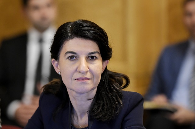 Imagine Stire A început plata șomajului tehnic. Declarațiile ministrului Violeta Alexandru | 2review.ro