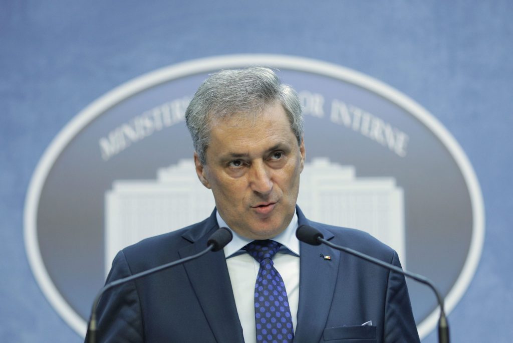 Imagine Stire ULTIMA ORĂ! Ministrul Marcel Vela, noi măsuri în pandemia de coronavirus: ”Circulația persoanelor în afara locuinței este permisă numai pentru…” | 2review.ro